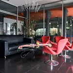 RedDoorz Plus @ Jalan Iskandar Muda Medan